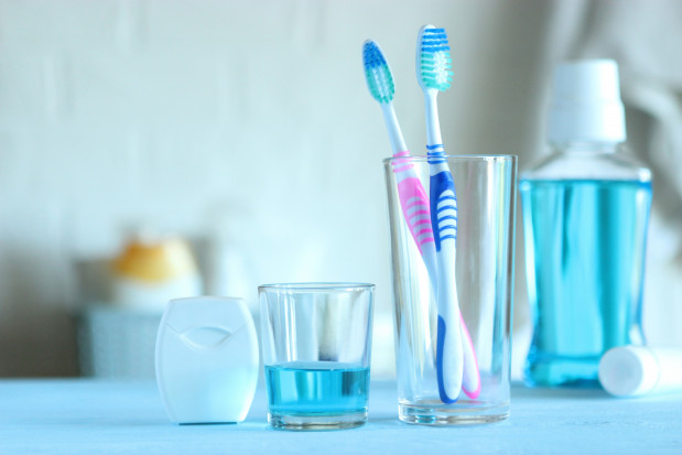 Nadmierna higiena zębów też szkodzi. Przestrogi ekspertki