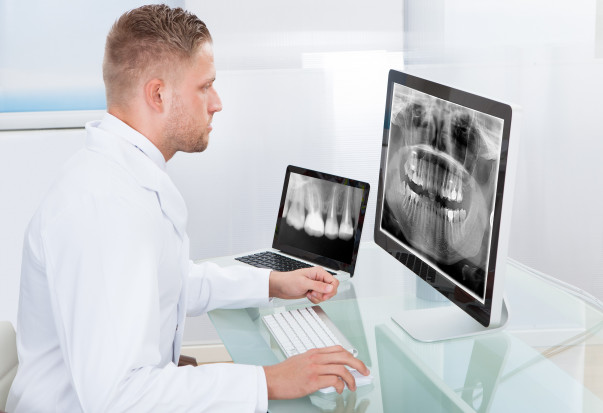 Wolniej rosną ceny usług stomatologicznych Fot. AdobeStock U dentysty ceny w grudniu wzrosły najmniej w całym 2022 r.