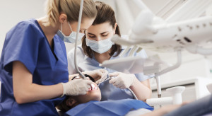 W Małopolsce poszukują dentystów chętnych do leczenia pacjentów na NFZ
