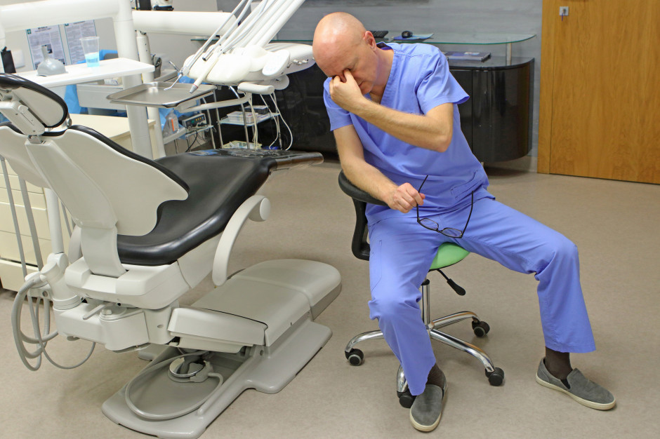 Silny stres związany z zawodem lekarza dentysty często wymaga profesjonalnej pomocy Fot. Shutterstock