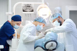 UM we Wrocławiu: poszukiwany szef kliniki chirurgii szczękowo - twarzowej