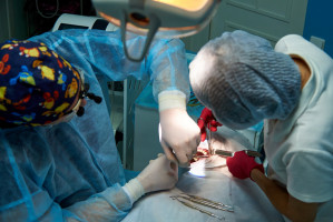 Chirurgia stomatologiczna na NFZ. Co z dostępnością?