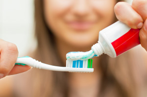 Dlaczego pasty do zębów nie powinny się pienić