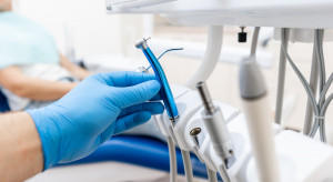 Kiedy dentysta może opłacać niższe składki ZUS