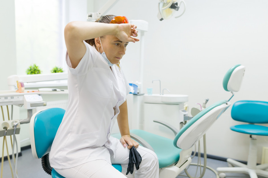 Choroby zawodowe wśród lekarzy dentystów nie należą do rzadkości Fot. AdoberStock Choroby zawodowe wśród lekarzy dentystów nie należą do rzadkości Fot. AdoberStock