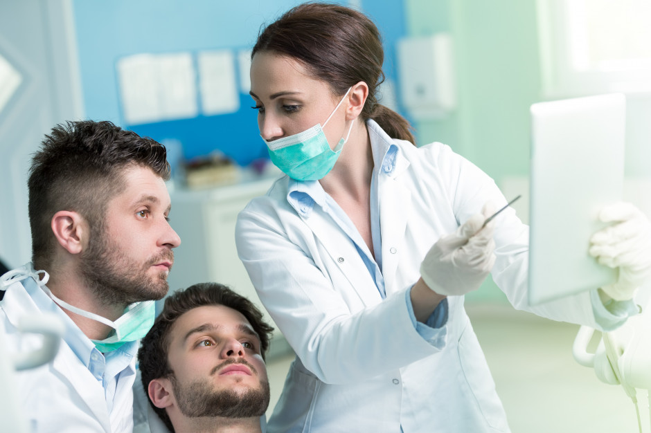 Rozporządzenie wyznacza czas trwania specjalizacji dentystycznych Fot. AdobeStock