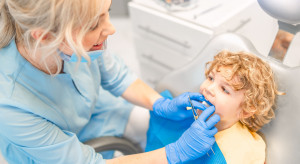 Dentyści stronią od leczenia dzieci. Dlaczego?
