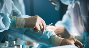 Masywny guz żuchwy usuwany przez chirurgów w Olsztynie