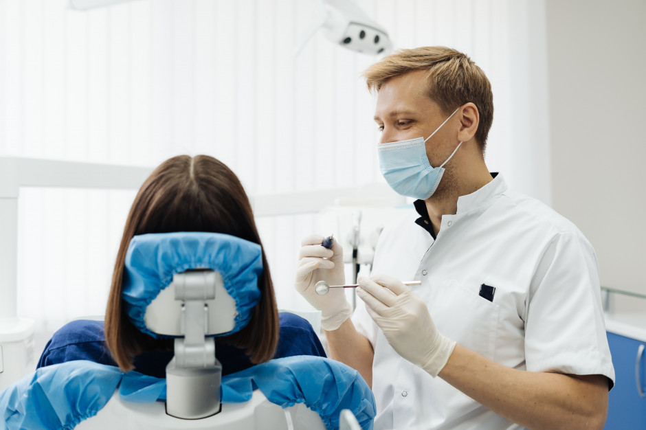 Kontrole u dentysty to podstawa profilaktyki próchnicy zębów Fot. Shutterstock