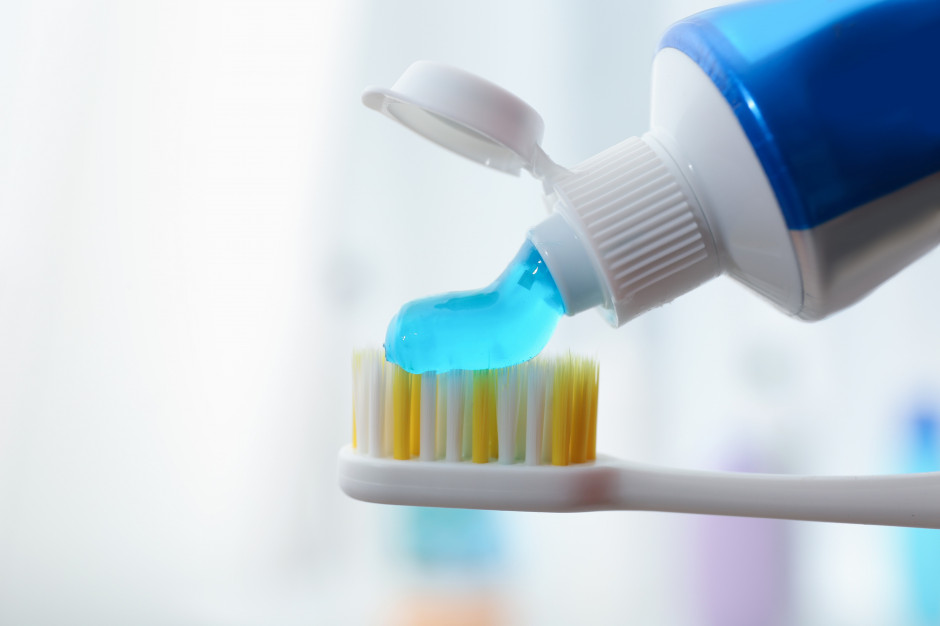 Badania właściwości pasty do zębów zawierającej hydroksyapatyt Fot. Shutterstock