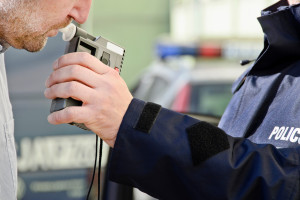 Dentysta skazany za jazdę po pijanemu i próbę wręczenia policjantom łapówki