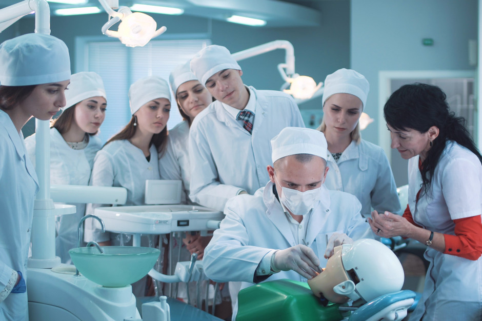 Zakład Chirurgii Stomatologicznej GUMed szuka adiunkta Fot. Shutterstock