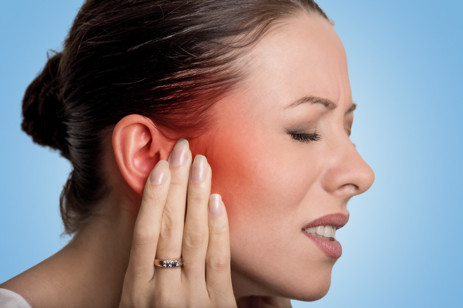 Ból stawu skroniowo-żuchwowego może być objawem boreliozy Fot. Shutterstock