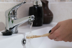 Jak w prosty sposób zwiększyć efektywność mycia zębów. Wskazówki eksperta
