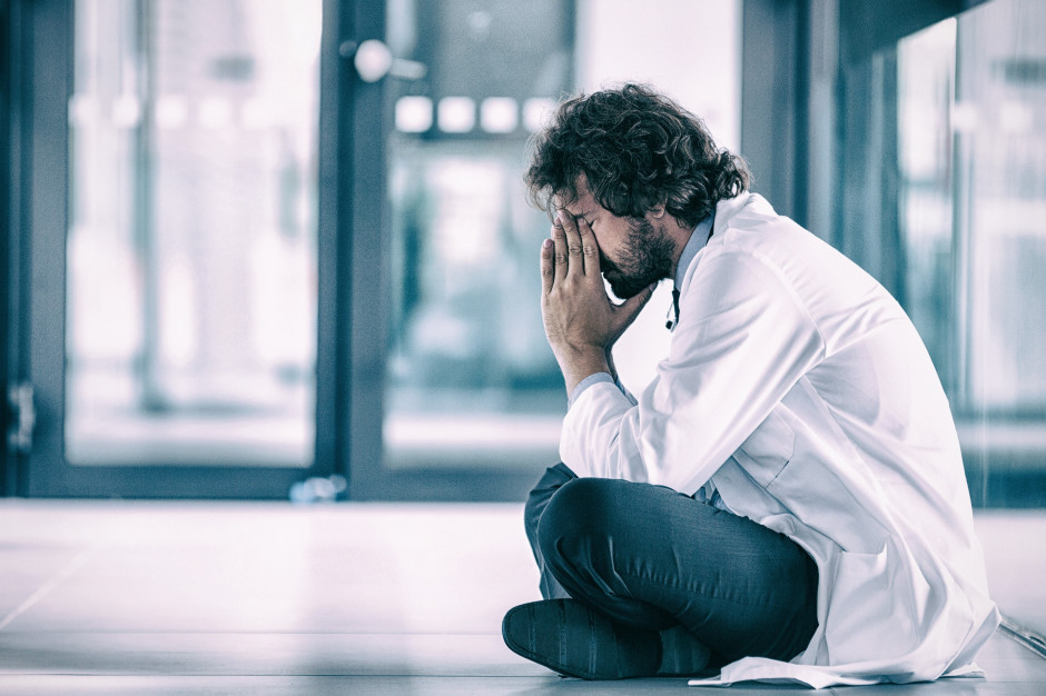 Wysoki poziom stresu zawodowego w środowisku medyków wymaga pomocy psychologicznej Fot. AdobeStock Wysoki poziom stresu zawodowego w środowisku medyków wymaga pomocy psychologicznej Fot. AdobeStock