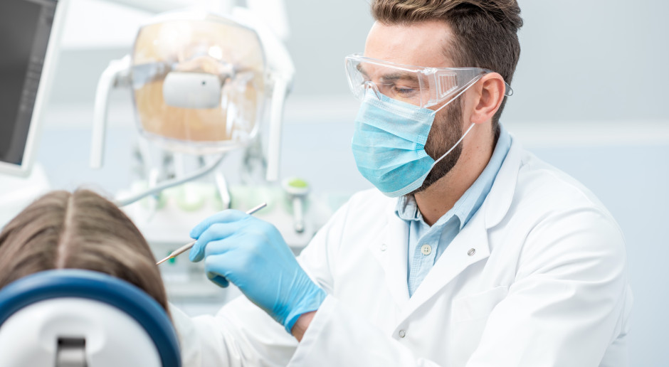 Ministerstwo Zdrowia chce obciążyć dentystów kosztami podwyższenia standardu opieki