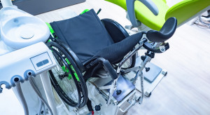 Standard dostępu do leczenia stomatologicznego dla osób z niepełnosprawnościami. Zbierają opinie