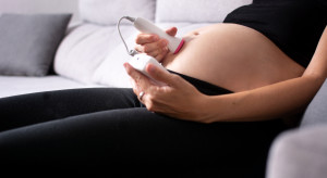 Stres matek w ciąży wpływa na uzębienie dzieci. Nowe badania