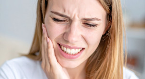 Co robić przy nagłym bólu zęba? Poradnik pierwszej pomocy przed wizytą u dentysty
