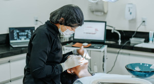 Dlaczego powinno być łatwiej dostać się na leczenie stomatologiczne do specjalisty