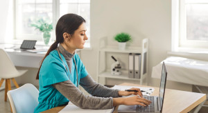 Praktyki zajmujące się leczeniem piszą sprawozdania. Terminy realizacji obowiązku