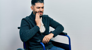 Jak pomóc osobom z niepełnosprawnościami u dentysty? Jest raport