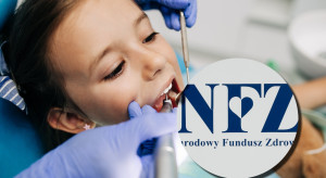 NFZ przekazuje zbulwersowanym dentystom: koniec z jednoczesnym lakierowaniem zębów oraz usuwaniem złogów