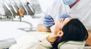 Co się dzieje z cenami u dentysty. Najnowsze dane przytłoczą pacjentów