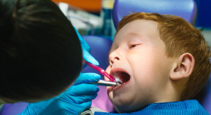 NFZ racjonalizuje wydatki kosztem dentystów? Będą zmiany w koszyku świadczeń