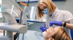 Coraz większe rachunki płacone u dentysty. W cztery miesiące o ponad 6 proc.