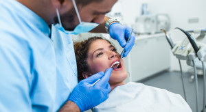 10 proc. spośród 368,6 mln porad lekarskich udzielają lekarze dentyści