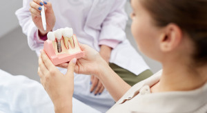 Co dzieje się z implantami zębowymi? Problemem zajmą się europejscy specjaliści. Liderem UM we Wrocławiu