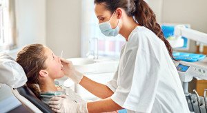 Spór o profilaktykę stomatologiczną dzieci. Ostatnie propozycje NFZ budzą sprzeciw dentystów