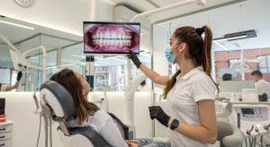 Nietypowe zmiany na podniebieniu. Dentyści rzadko trafnie wskazują na przyczyny