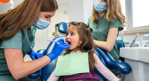 Wdrożone od września pakiety stomatologiczne NFZ dezorientują dentystów. Nastąpił klincz