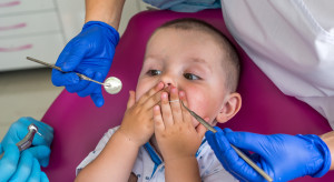 Dentystka alarmuje: NFZ ogranicza profilaktykę stomatologiczną dzieci. O co chodzi?