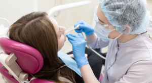 Brytyjka poszła do polskiego dentysty. Standardowy zabieg był dla niej zaskoczeniem