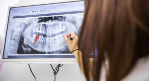 Jeden błąd lekarza spowodował gigantyczne koszty leczenia. Sąd przyznał pacjentce...16 tys. zł